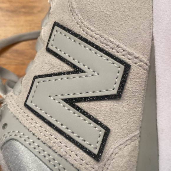 New Balance Suede 574 x Madewell sneakers in rain cloud/white - Picture 10 of 14